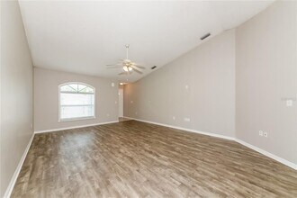 7527 42nd Ct E in Sarasota, FL - Building Photo - Building Photo