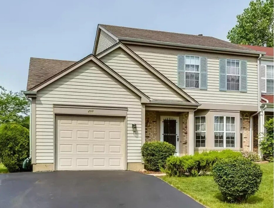 200 N Southport Rd in Mundelein, IL - Building Photo