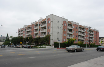 Reno Towers Apartments in Los Angeles, CA - Building Photo - Building Photo