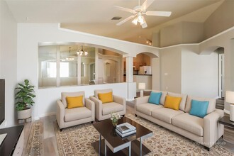 10126 Somersby Dr in Riverview, FL - Building Photo - Building Photo