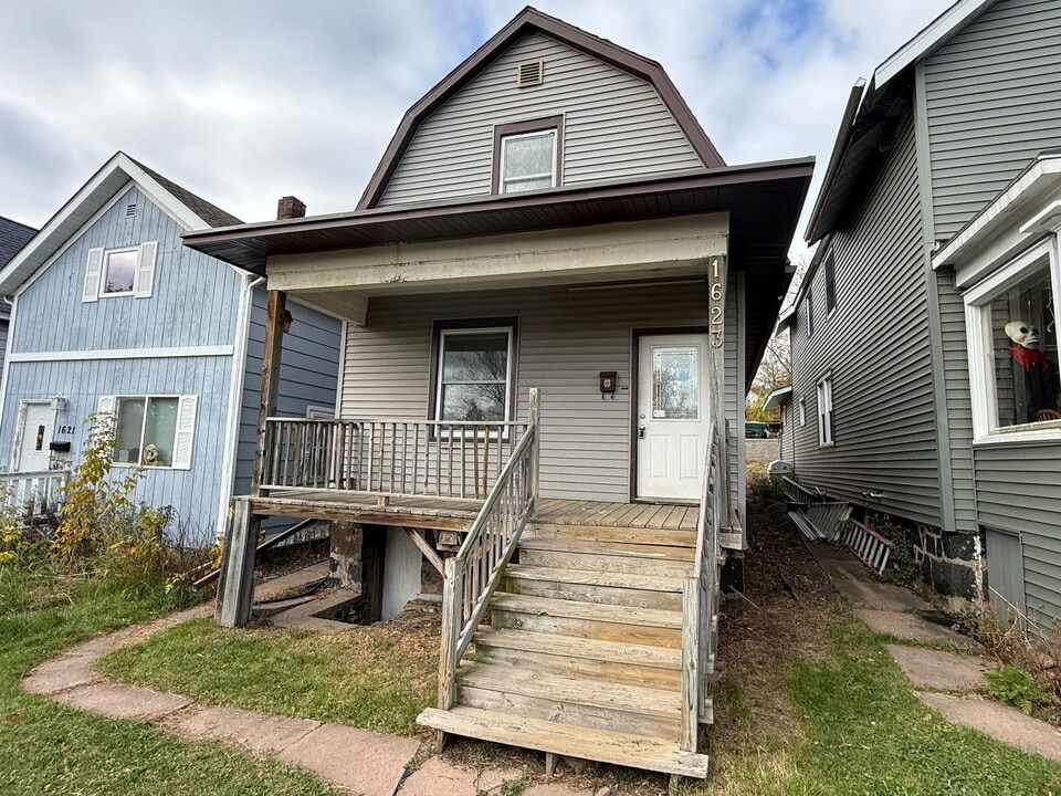 1623 E 5th St in Duluth, MN - Building Photo