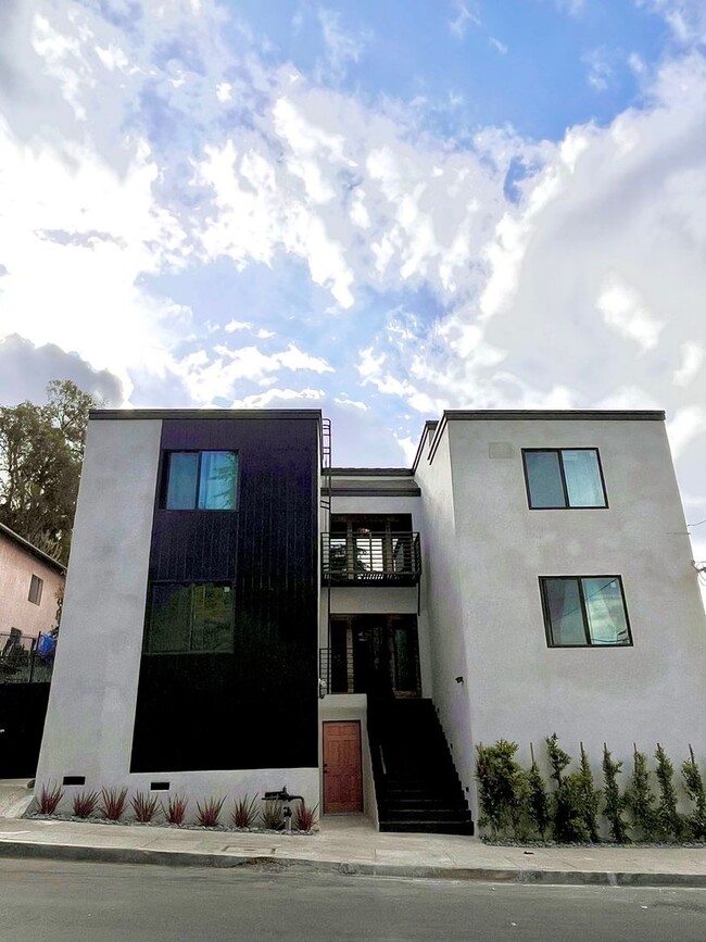 SUT - 1314 Sutherland St