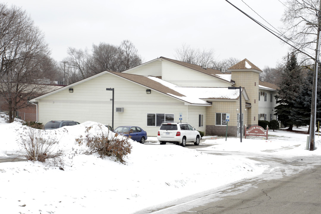 Allen Manor Senior Housing in Grand Rapids, MI - Building Photo