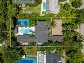6080 SW 104th St in Miami, FL - Building Photo - Building Photo