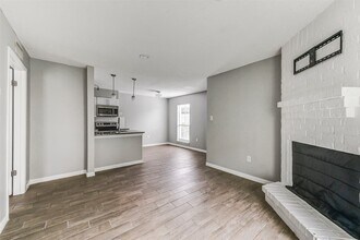 250 El Dorado Blvd in Webster, TX - Building Photo - Building Photo