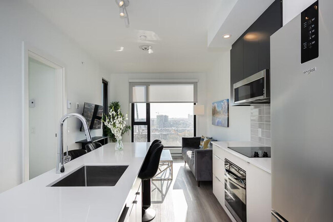 665 Rue Versailles in Montréal, QC - Building Photo - Building Photo