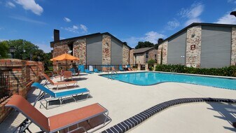 Brighton Place in Lewisville, TX - Building Photo