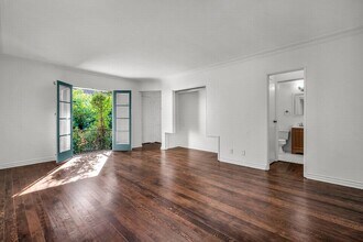 1354 Havenhurst Dr in West Hollywood, CA - Building Photo - Building Photo