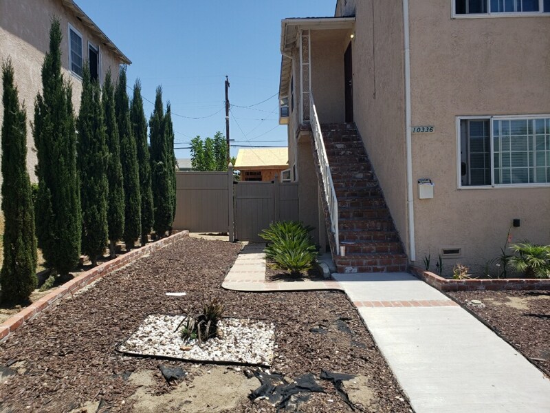 10334 S Wilton Pl in Los Angeles, CA - Foto de edificio