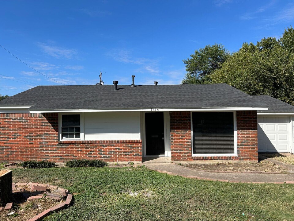1414 Harmon Terrace in Arlington, TX - Foto de edificio
