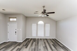 1226 Misty Meadow Dr in Midlothian, TX - Foto de edificio - Building Photo