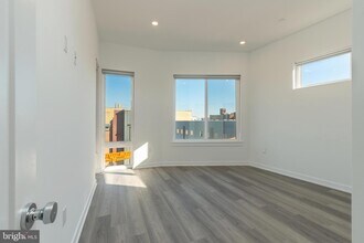 710 N 16th St, Unit 200 in Philadelphia, PA - Building Photo - Building Photo
