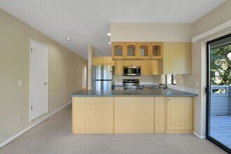 9009 Avondale Rd NE in Redmond, WA - Building Photo - Building Photo