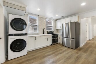 711 W 44th St, Unit 1 in Savannah, GA - Foto de edificio - Building Photo