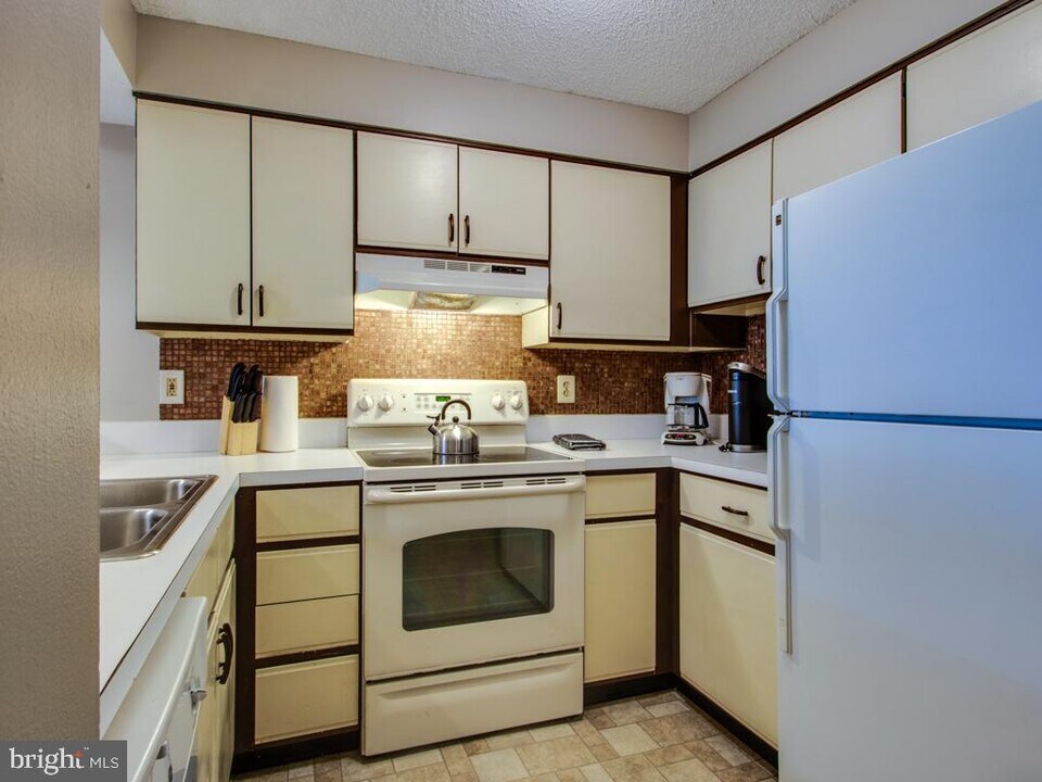 36011 Condo Dr-Unit -A102 in Rehoboth Beach, DE - Building Photo
