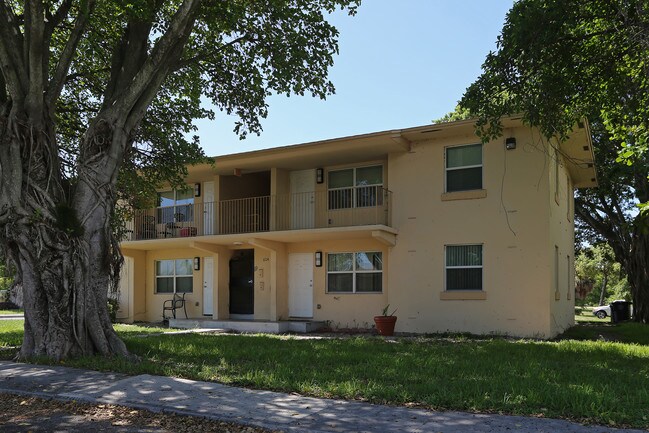 604 21st St in West Palm Beach, FL - Building Photo - Building Photo