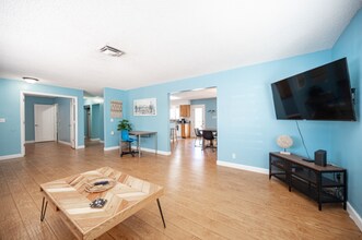 1313 Hillside Pl in Las Vegas, NV - Building Photo - Building Photo