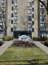 Elizabeth Towers - 62+ SENIOR in Elizabeth, NJ - Building Photo - Building Photo