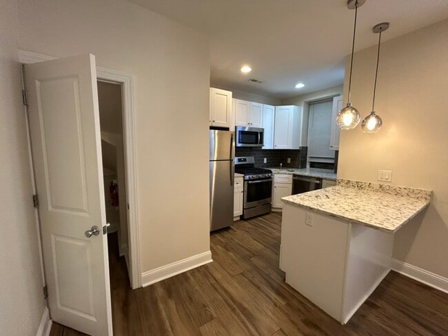1614 N 27th St, Unit 2 in Philadelphia, PA - Foto de edificio - Building Photo