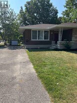 131 Kinzie Ave in Kitchener, ON - Building Photo