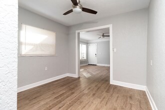 3017 Freemont Terrace S in St. Petersburg, FL - Building Photo - Building Photo