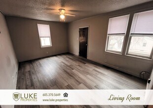 320 S Dakota St in Canton, SD - Building Photo - Building Photo