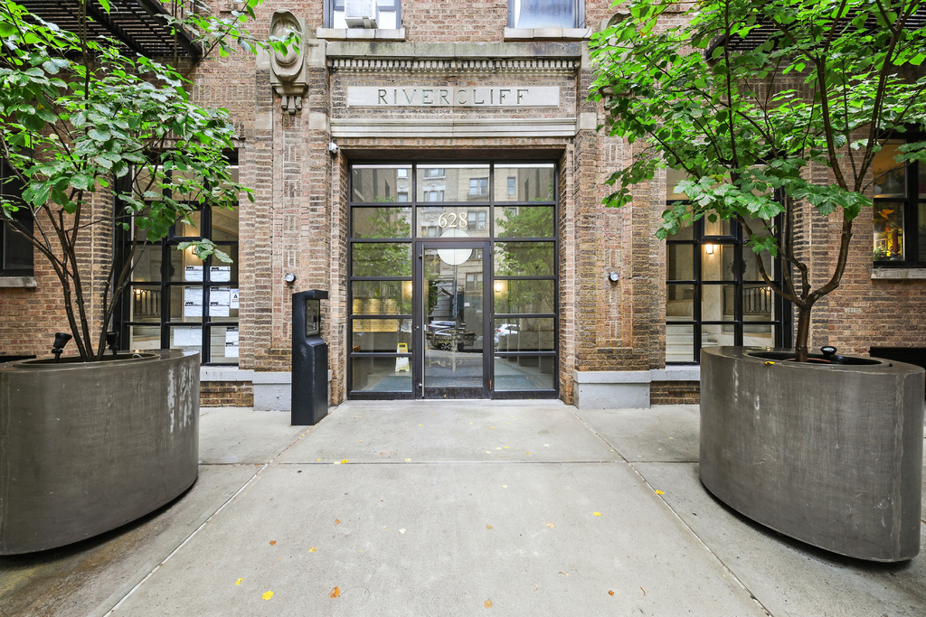 The River Cliff in New York, NY - Building Photo