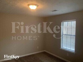 2215 Rock Springs Rd in Buford, GA - Foto de edificio - Building Photo