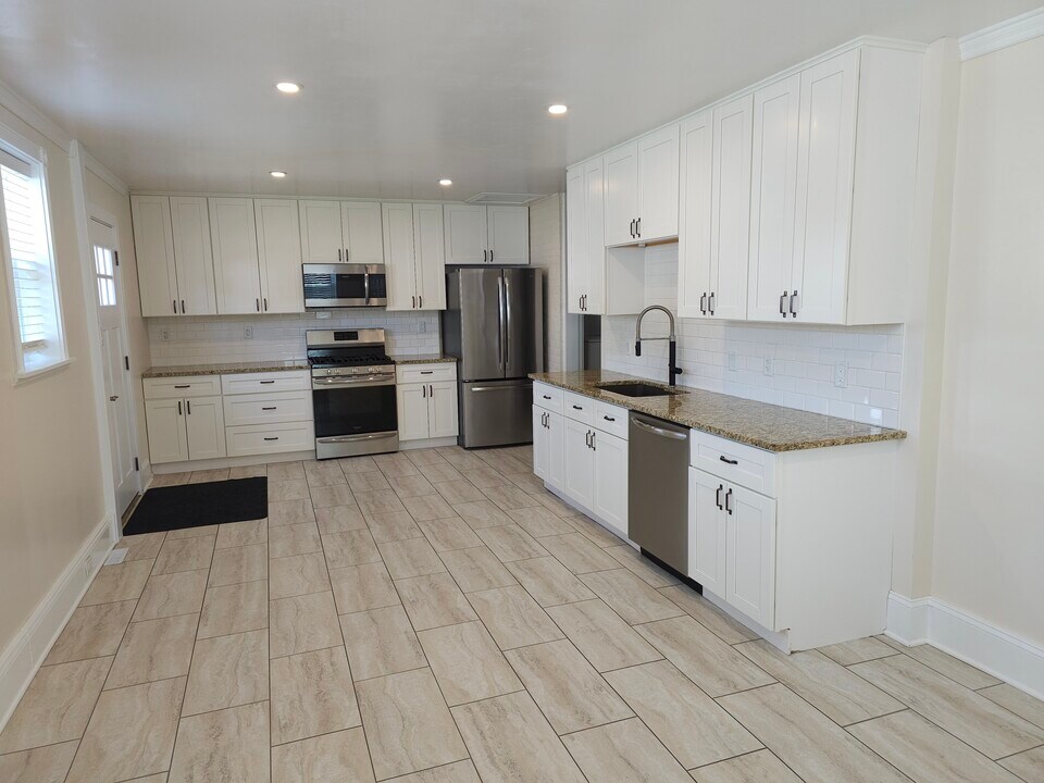 244 W Vine St in Reading, OH - Building Photo