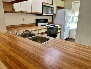 848 W Collins St in Denton, TX - Building Photo - Building Photo