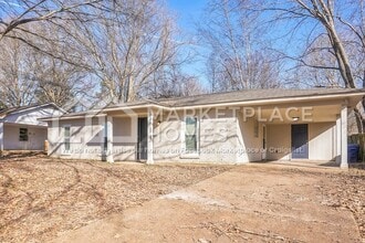 5800 Laurie Dr in Horn Lake, MS - Building Photo - Building Photo