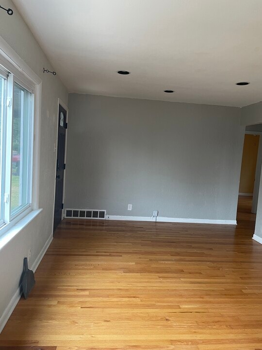9929 Zykan Ct in Overland, MO - Building Photo
