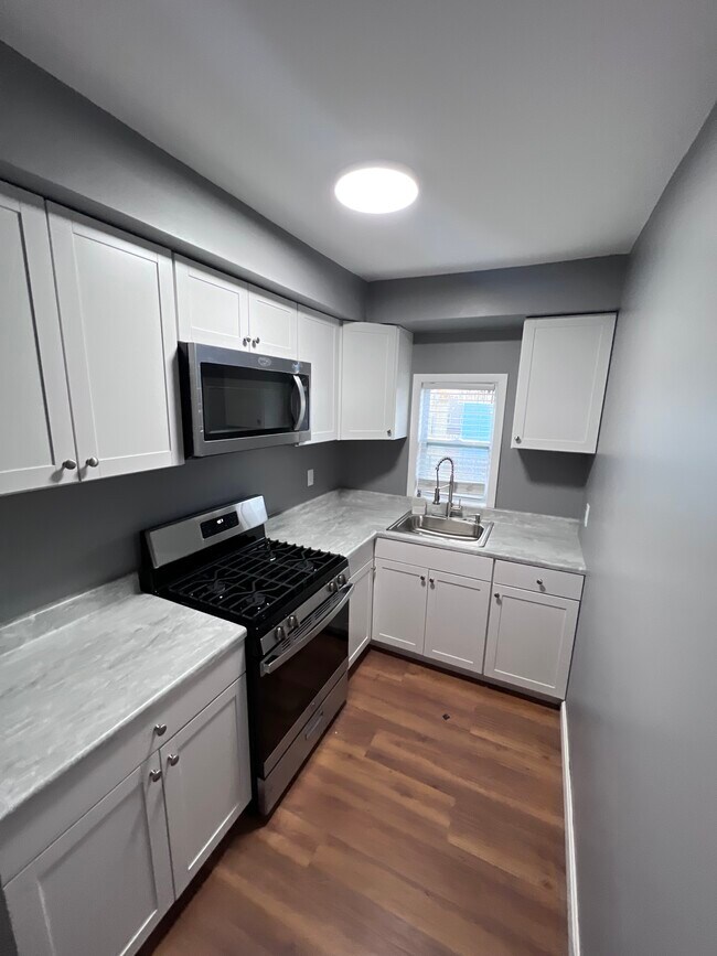 17 Ashley St, Unit 3 in New Bedford, MA - Building Photo - Building Photo