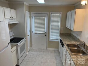 6617 Vlosi Dr in Charlotte, NC - Building Photo - Building Photo