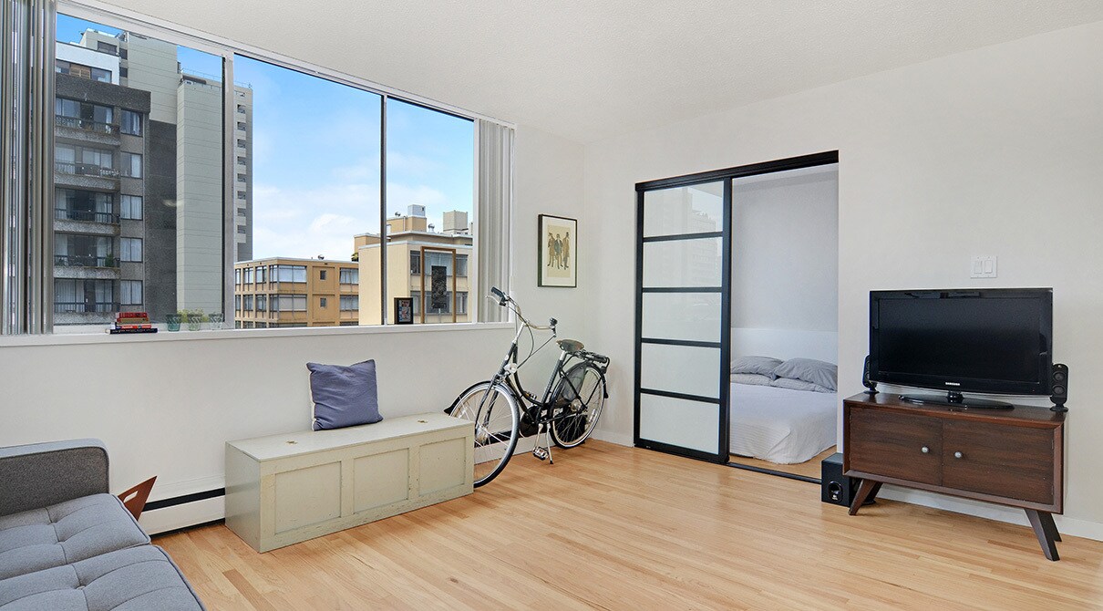 1952 Comox St in Vancouver, BC - Building Photo