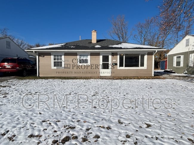 property at 1008 E Fischer St