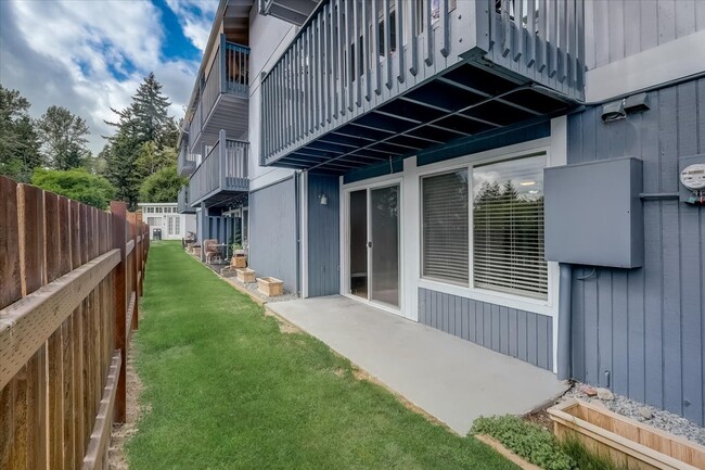 Overlook Terrace Apartments in Edgewood, WA - Building Photo - Building Photo