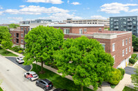 111 N Larch Ave in Elmhurst, IL - Foto de edificio - Building Photo