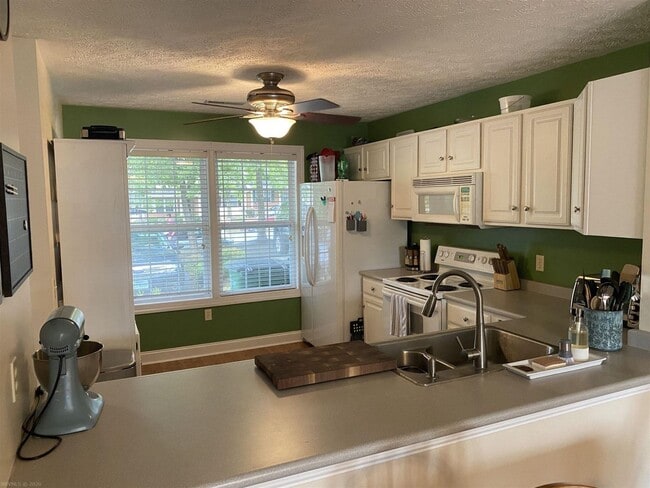 140 Willow Oak Dr NW in Christiansburg, VA - Building Photo - Building Photo
