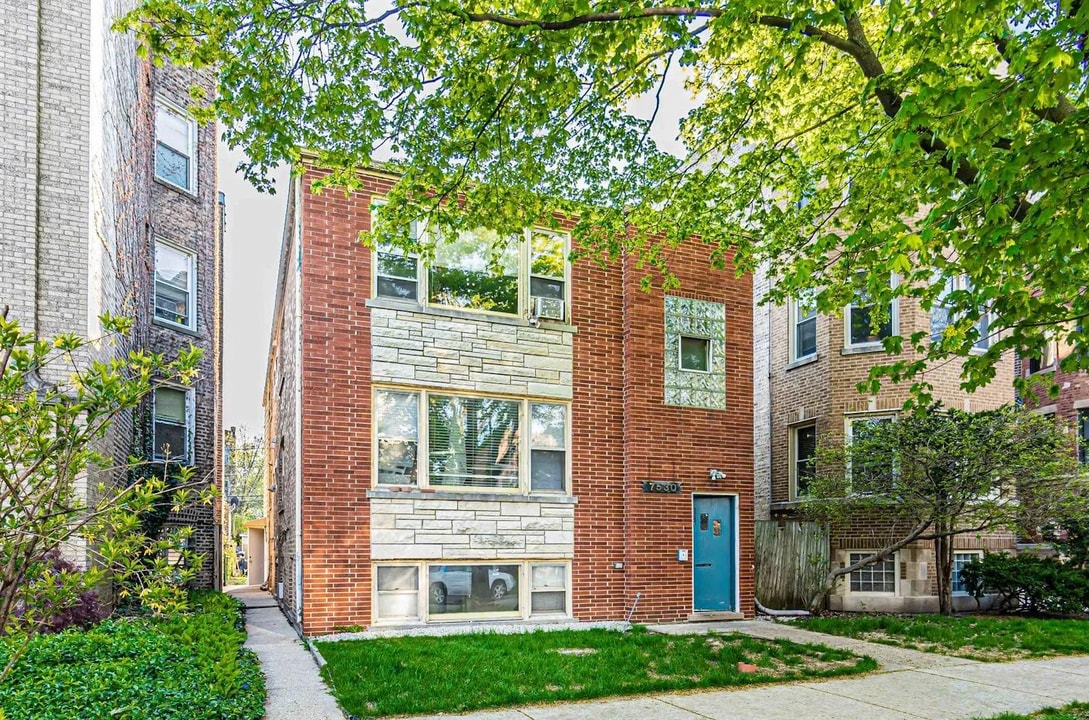 7530 N Oakley Ave in Chicago, IL - Building Photo