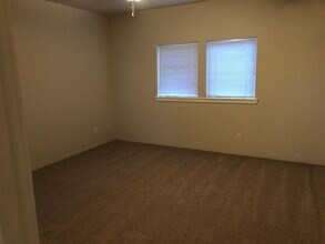 713 SW Kinsington Ct in Grants Pass, OR - Building Photo - Building Photo