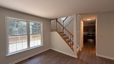2002 Meadow Dr in Fredericksburg, VA - Building Photo - Building Photo