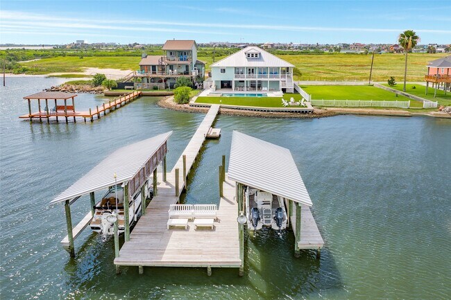 9680 Airway Ln in Galveston, TX - Building Photo - Building Photo
