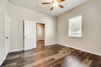 202 Burton Dr, Unit B in Arlington, TX - Building Photo - Building Photo