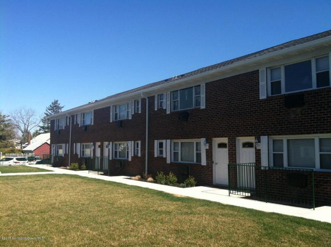 Manasquan Village Apartments in Manasquan, NJ - Building Photo - Building Photo