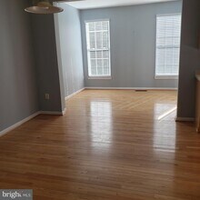 13626 Flying Squirrel Dr in Herndon, VA - Building Photo - Building Photo