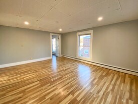 181 Main St, Unit 2 in Athol, MA - Building Photo