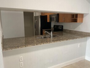 6510 Emerald Dunes Dr in Wellington, FL - Building Photo - Building Photo