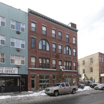 132 Greenpoint Ave in Brooklyn, NY - Building Photo
