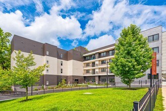 Hightop Germantown - Sparrow House in Philadelphia, PA - Foto de edificio - Building Photo